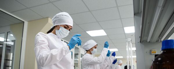 Сотрудницы в физико-химической лаборатории Сотрудницы в физико-химической лаборатории - Sputnik Тоҷикистон