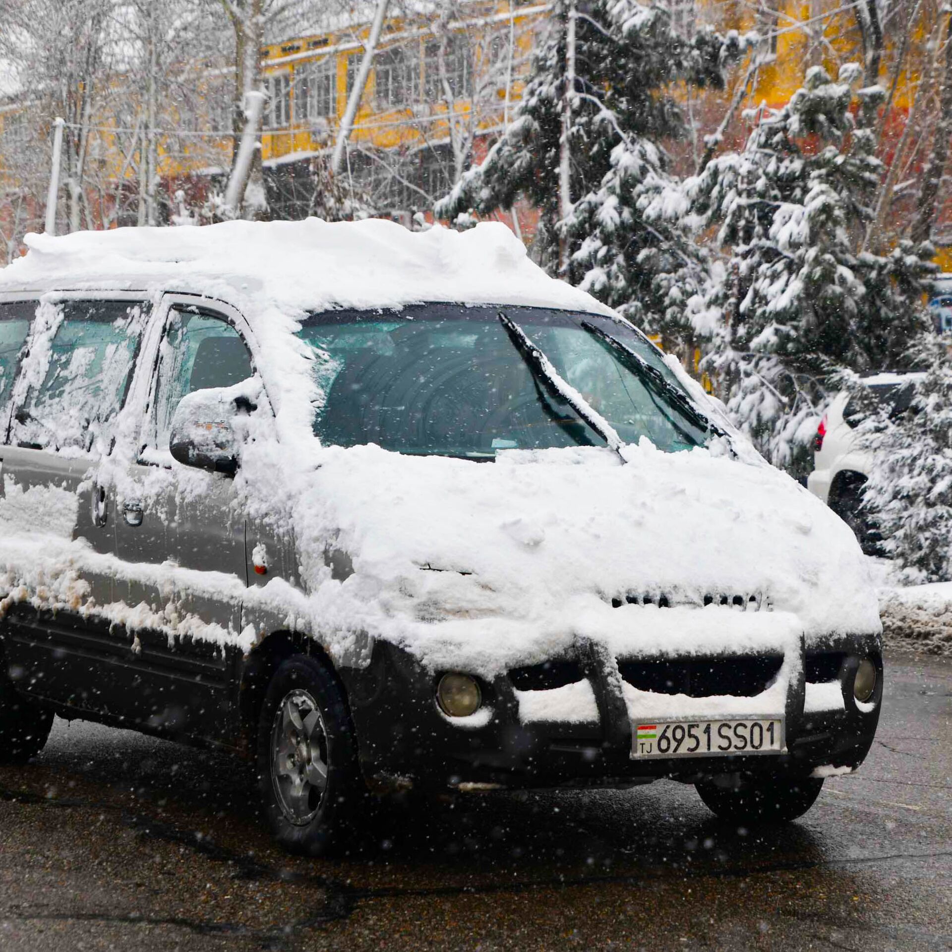 Погода таджикистан курган 10. Сильный снегопад. Сильный снег. Мощный снегопад. Сильный снегопад в городе.