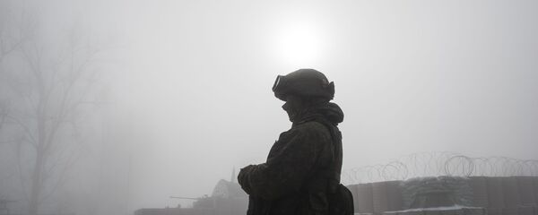 Российский миротворец на блокпосту №6 на въезде в город Шуши на дороге из Степанакерта в Лачин - Sputnik Тоҷикистон