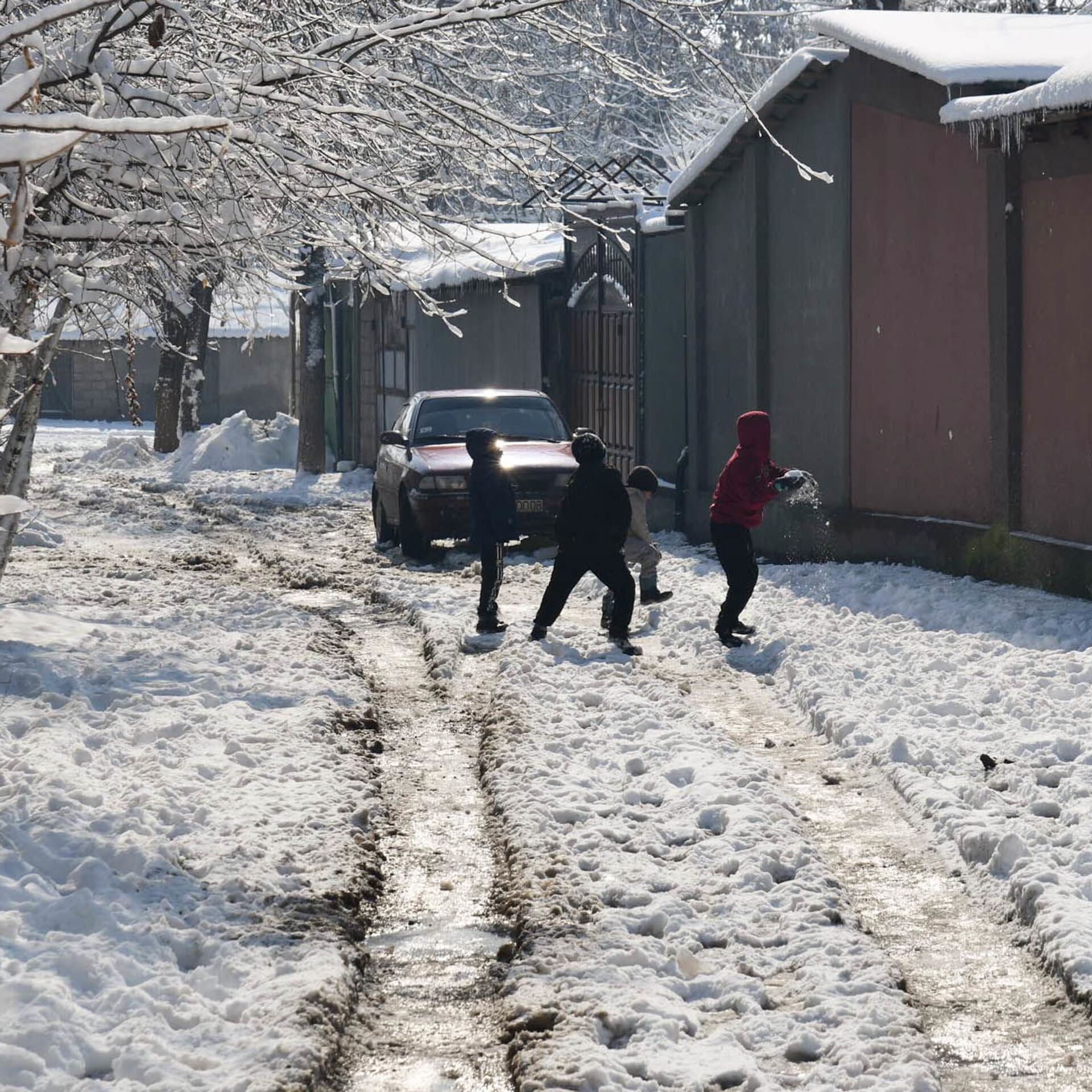 Прогноз в душанбе сегодня. Снег в Таджикистане. Выпавший снег. Снег в Душанбе. Таджикистан погода зимой.