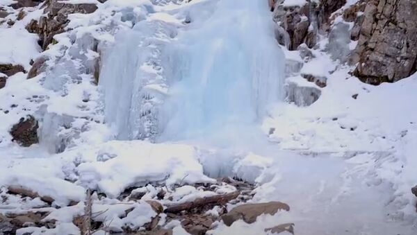 Водопад подо льдом: прогулка по ущелью Горельник в Алматы - Sputnik Таджикистан