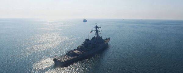 Американский ракетный эсминец Дональд Кук в акватории Черного моря  - Sputnik Тоҷикистон