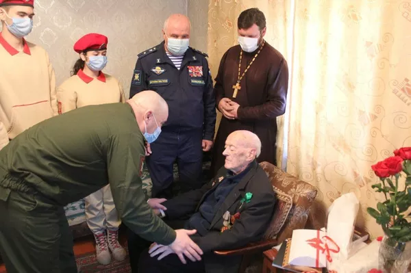 Шодбошии ягона иштирокдори мудофиаи Ленинград дар Тоҷикистон бо оркестр-акс Шодбошии ягона иштирокдори мудофиаи Ленинград дар Тоҷикистон бо оркестр-акс - Sputnik Тоҷикистон