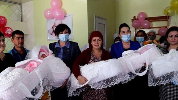 Мать пятерых детей выпустили из родильного отделения - Sputnik Тоҷикистон