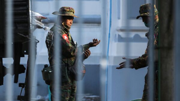 Солдаты в ратуше Янгона, Мьянма - Sputnik Тоҷикистон