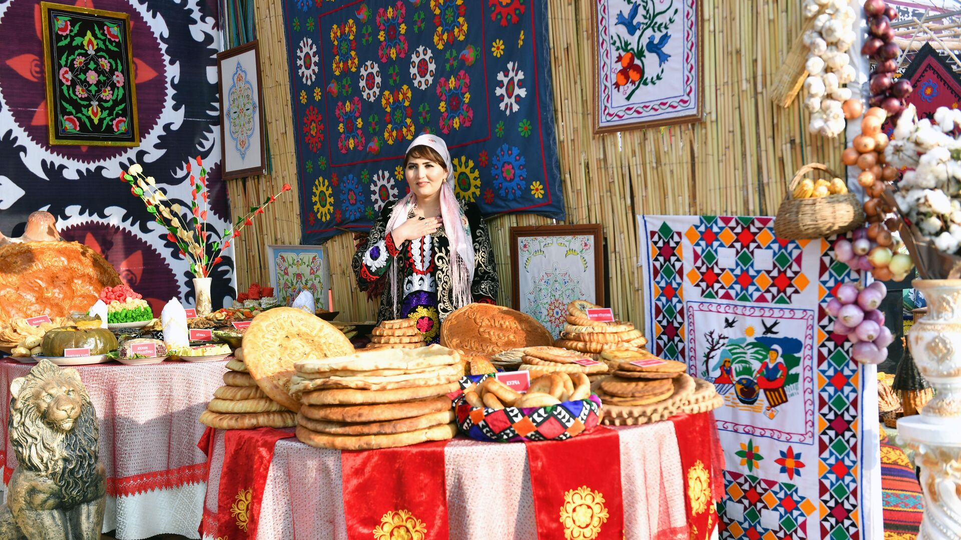 Достижения народного хозяйства на выставке в Согдийской области - Sputnik Таджикистан, 1920, 11.06.2021
