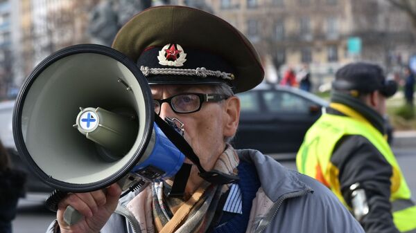 Участник акции протеста - Sputnik Таджикистан