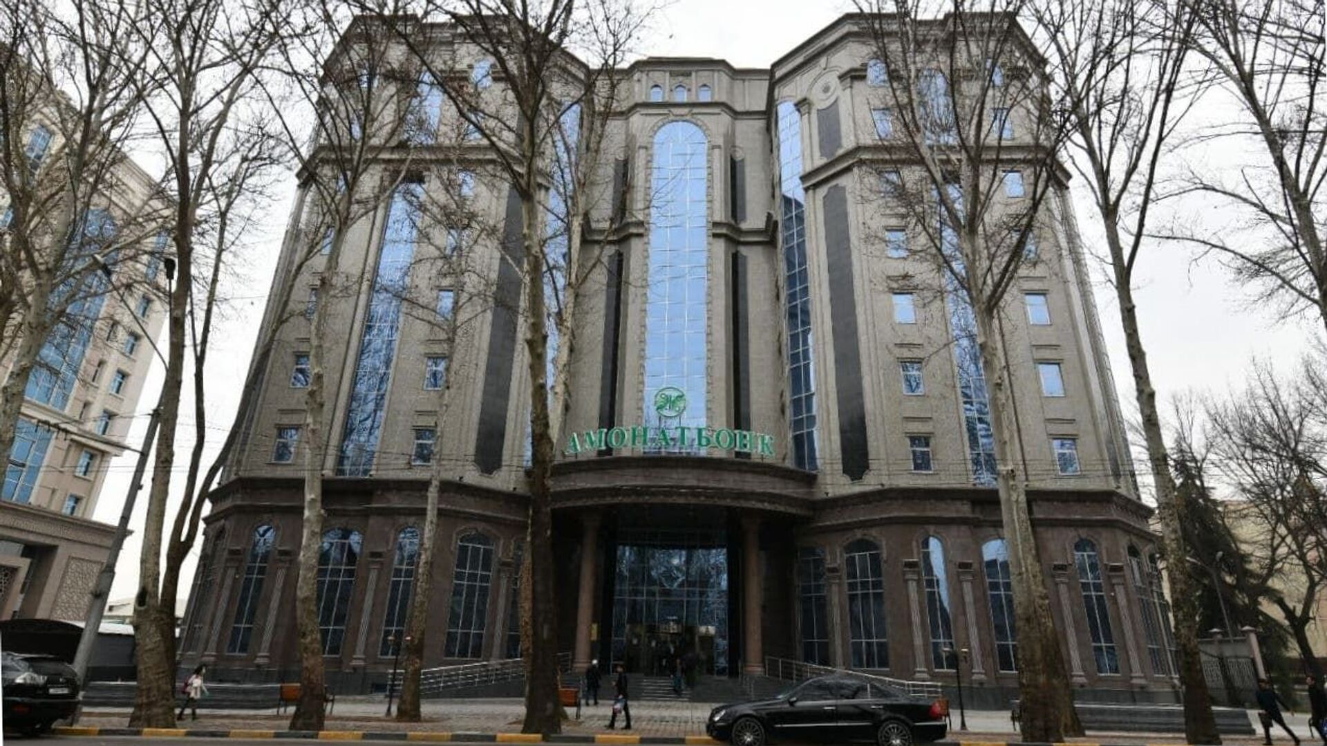 Здание Амонатбанка в Душанбе - Sputnik Таджикистан, 1920, 02.07.2021