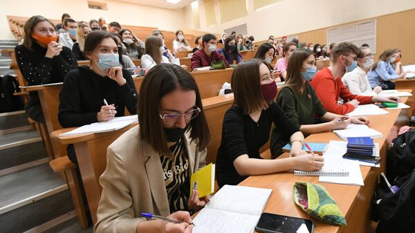 Возобновление очного обучения в вузах - Sputnik Таджикистан