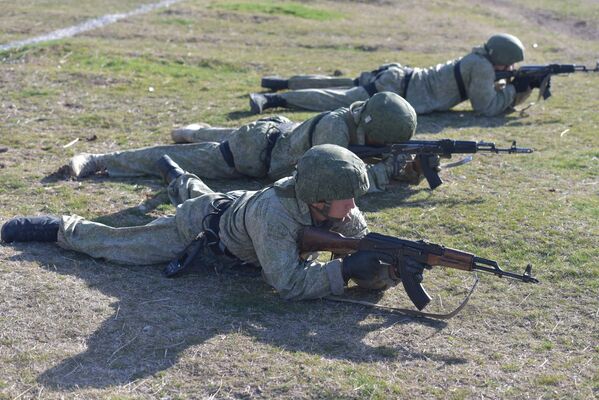 Учения мотострелков на полигоне Ляур - Sputnik Таджикистан