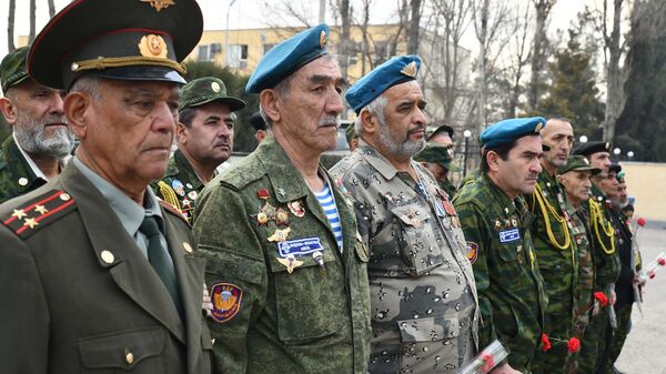 Чествование воинов-интернационалистов, погибших в Афганистане - Sputnik Таджикистан
