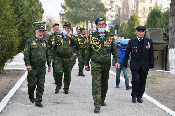 На 201-й РВБ почтили память воинов-интернационалистов - Sputnik Таджикистан