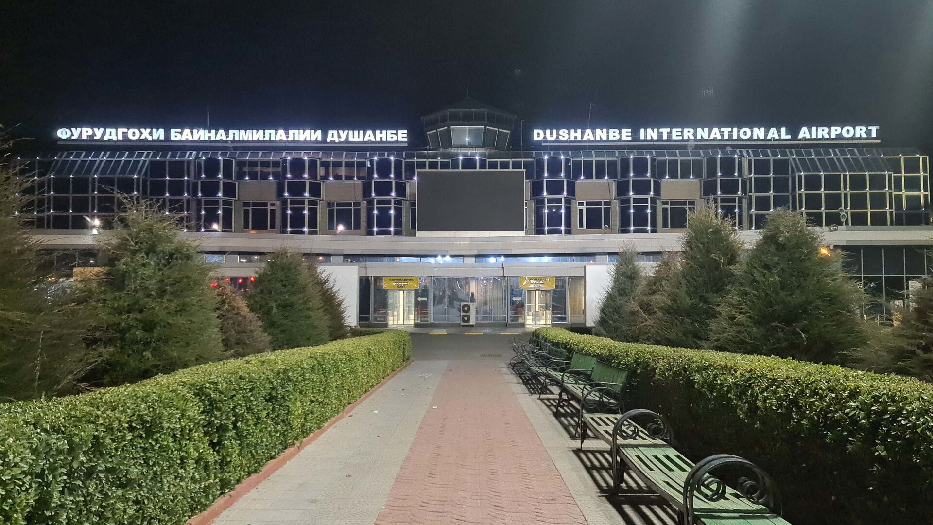 Аэропорт в Душанбе ночью, архивное фото - Sputnik Таджикистан, 1920, 11.05.2021