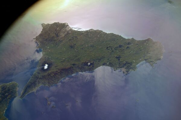 Вид из космоса на вулкан Этна на Сицилии, снятый российским космонавтом Сергеем Кудь-Сверчковым с МКС - Sputnik Тоҷикистон
