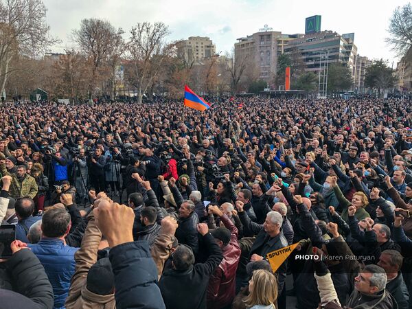 Площадь Свободы во время митинга оппозиции - Sputnik Таджикистан