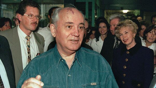 Горбачев 6 ноября 1997 года в Берне, Швейцария - Sputnik Тоҷикистон