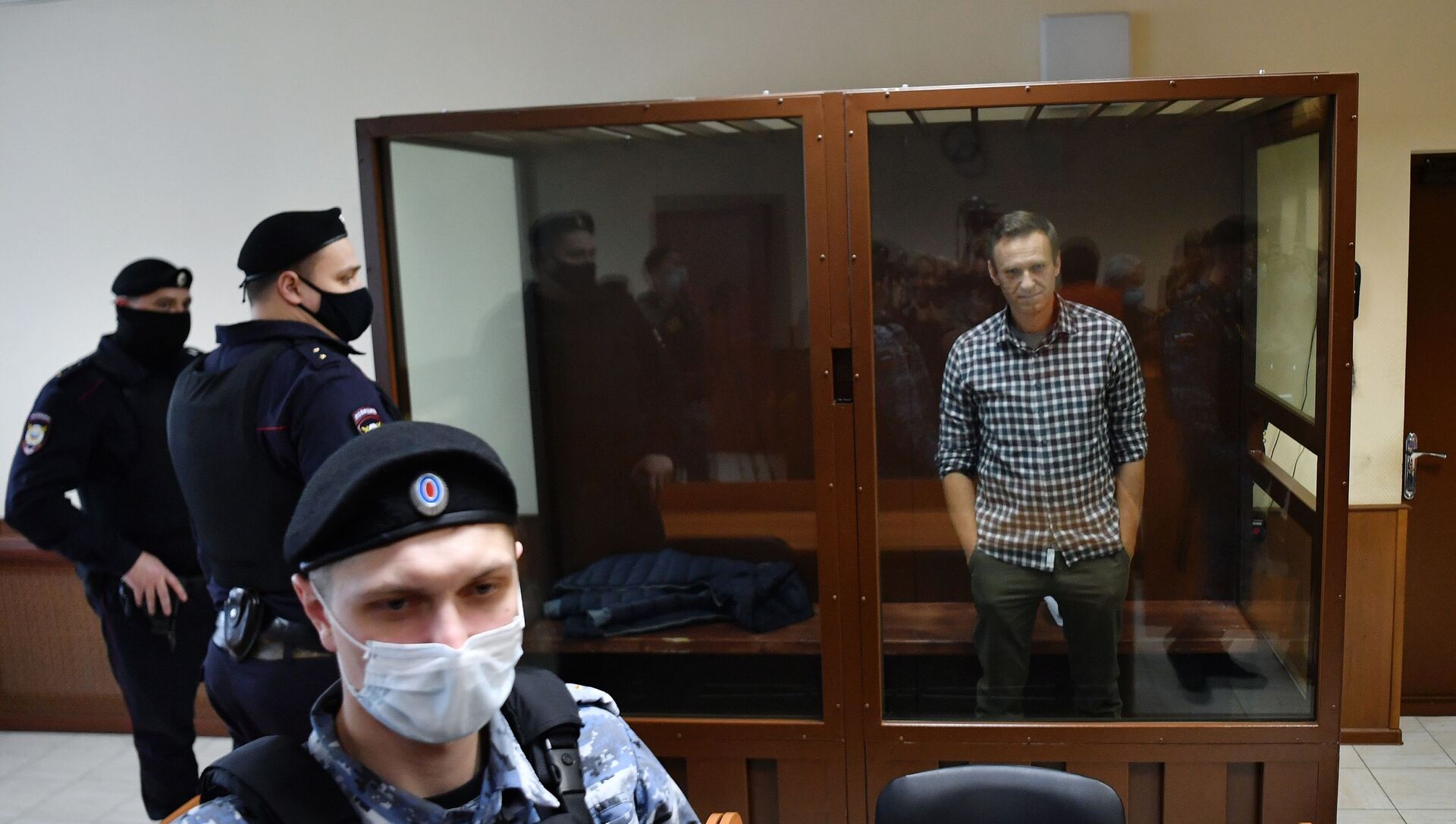 Алексей Навальный в зале Бабушкинского районного суда - Sputnik Таджикистан, 1920, 04.03.2021