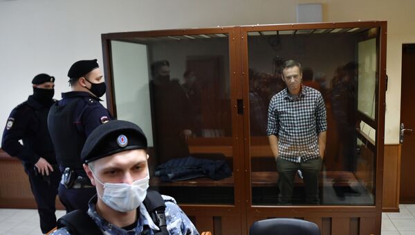 Алексей Навальный в зале Бабушкинского районного суда - Sputnik Тоҷикистон