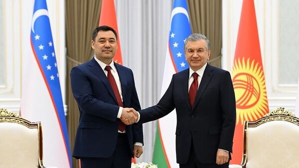 Президент Узбекистана Шавкат Мирзиёев и президент Кыргызстана Садыр Жапаров - Sputnik Таджикистан
