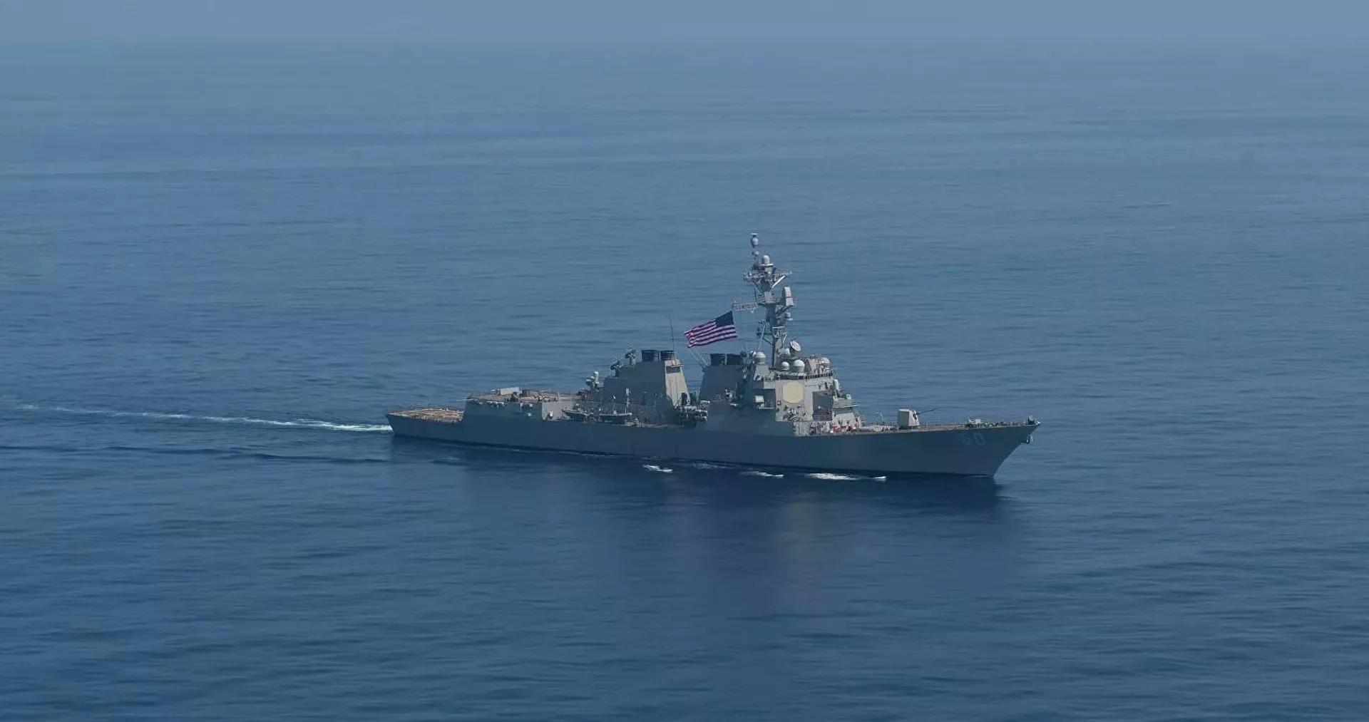 Американский эсминец USS Roosevelt во время транзита в направлении Черного моря Американский эсминец USS Roosevelt во время транзита в направлении Черного моря - Sputnik Тоҷикистон, 1920, 06.04.2021