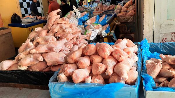 Куриное мясо на рынке - Sputnik Таджикистан