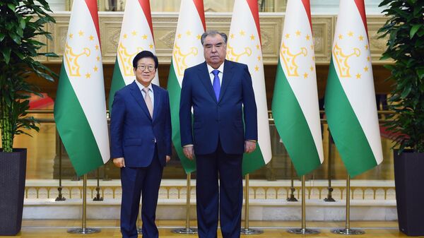 Президент Республики Таджикистан Эмомали Рахмон принял Председателя Национального собрания (парламента) Республики Корея Пак Бён Сока - Sputnik Таджикистан