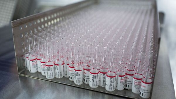 Производство вакцины от COVID-19 на фармацевтическом заводе Биннофарм - Sputnik Таджикистан