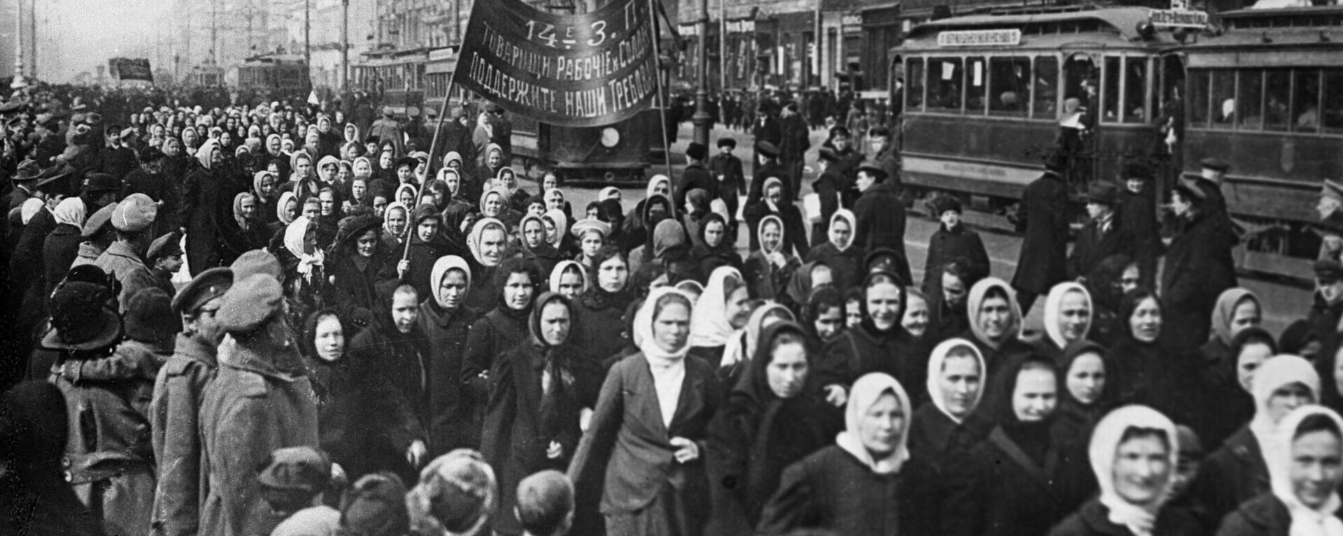 Демонстрация женщин, архивное фото - Sputnik Таджикистан, 1920, 03.04.2021