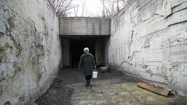 Бомбоубежища на линии разграничения в Донецкой области  - Sputnik Таджикистан