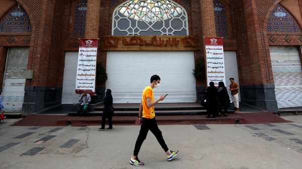 Закрытие магазины тегеранского базара из-за ужесточения направленных на борьбу с коронавирусом мер в Тегеране  - Sputnik Тоҷикистон