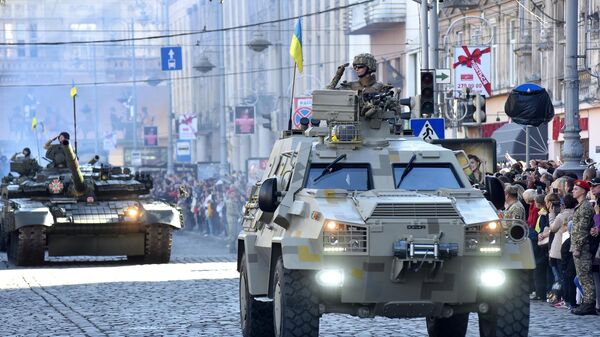 Бронеавтомобиль Дозор на военном параде на Украине - Sputnik Тоҷикистон