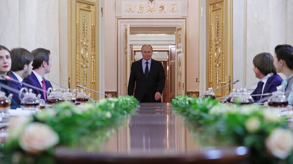 Президент РФ В. Путин встретился с финалистами конкурса Лидеры России - Sputnik Таджикистан