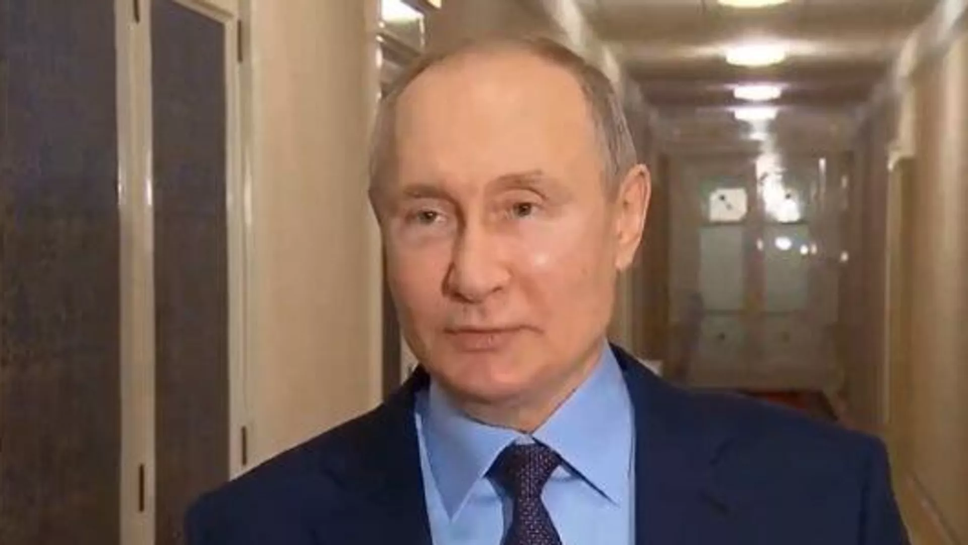 Эффект положительный, побочных явлений нет - Путин о второй прививке 