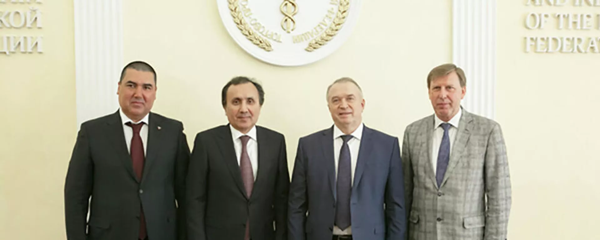 Встреча Президента ТПП РФ Сергея Катырина с Чрезвычайным и Полномочным Послом Таджикистана в России Имомуддином Сатторовым - Sputnik Тоҷикистон, 1920, 15.04.2021