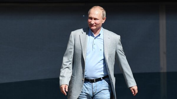 Президент РФ В. Путин посетил международный детский центр Артек - Sputnik Тоҷикистон