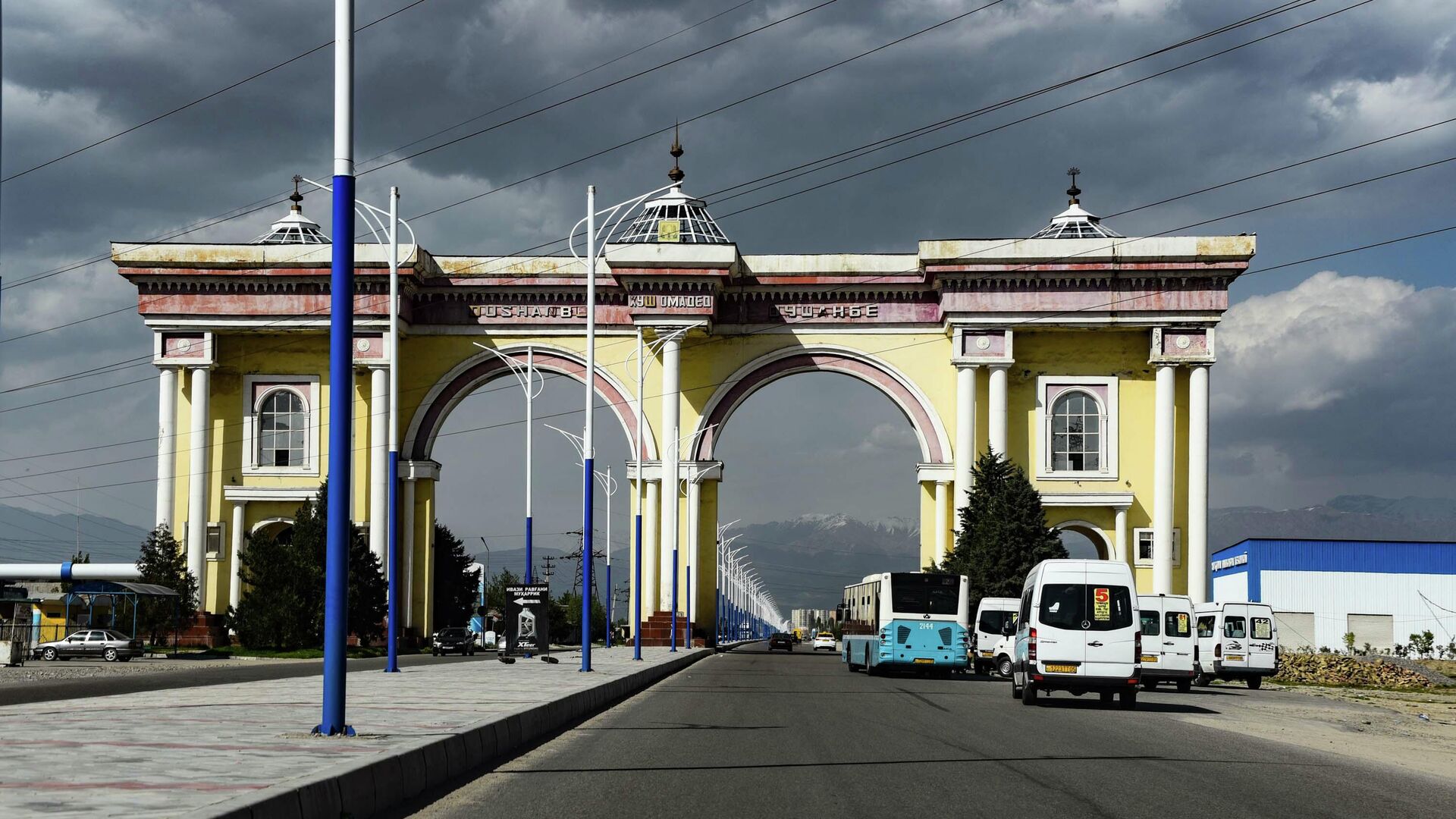 Ворота в Душанбе с южной стороны г. Бохтар - Sputnik Таджикистан, 1920, 01.06.2021