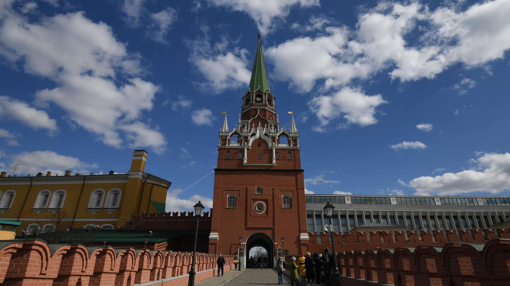 Самая большая башня кремля. Троицкая башня в Москве. Троицкая башня башни Московского Кремля. Спасская башня Кремля. Троицкая башня Московского Кремля фото.