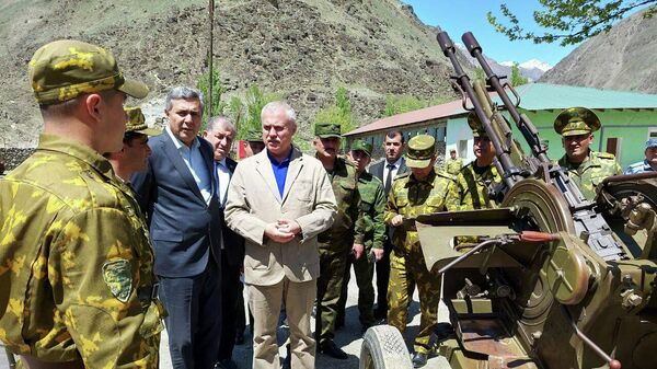 Генерал Зас посетил таджикско-афганскую границу - Sputnik Таджикистан