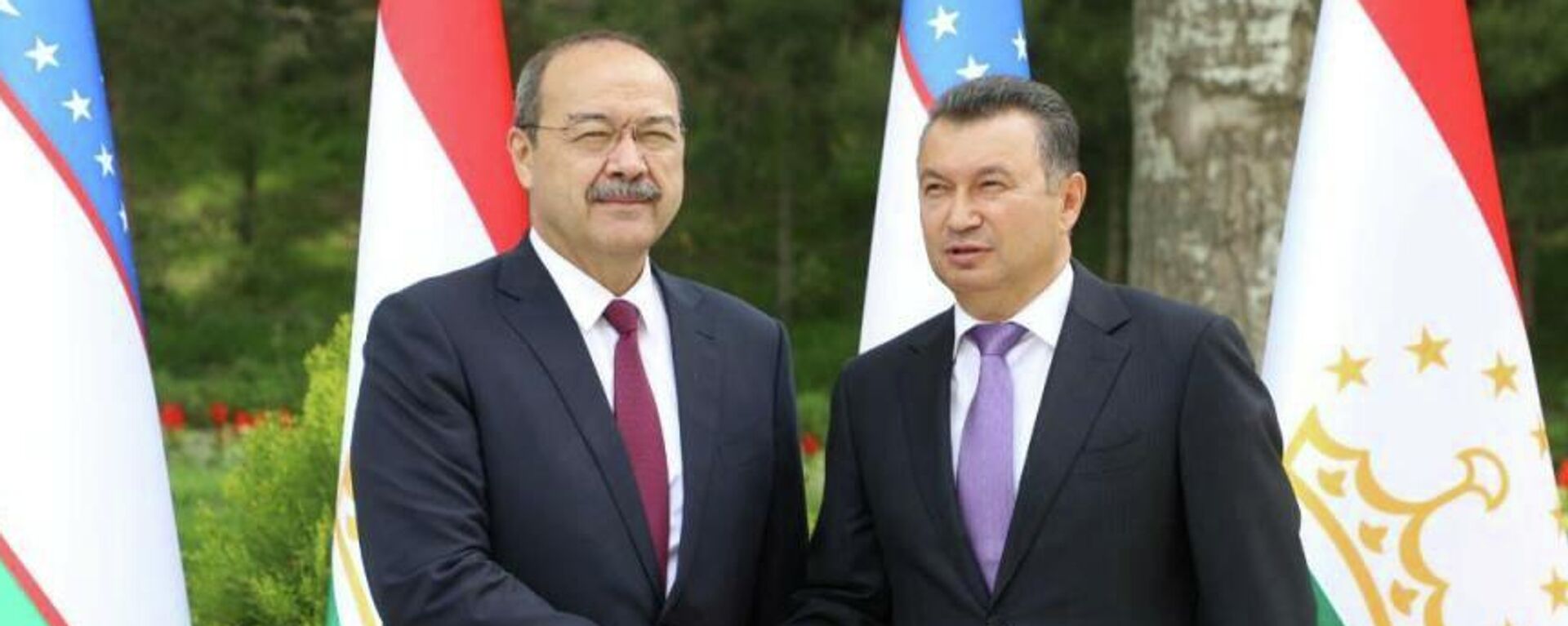 Премьер-министр Республики Узбекистан Абдулла Арипов и премьер-министр Таджикистана Кохир Расулзода - Sputnik Таджикистан, 1920, 26.04.2021