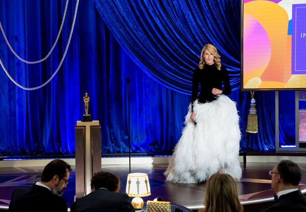 Американская актриса Лора Дёрн на церемонии вручения &quot;Оскар&quot; - Sputnik Таджикистан