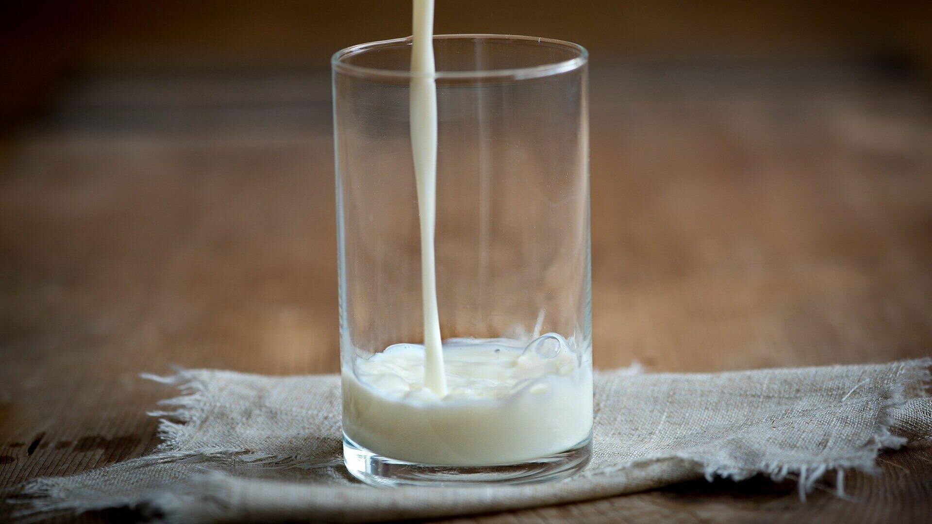 Молоко в стакане - Sputnik Таджикистан, 1920, 27.04.2021