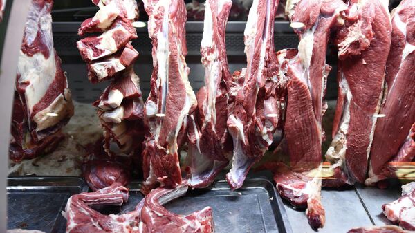 Мясо на рынке, архивное фото - Sputnik Таджикистан