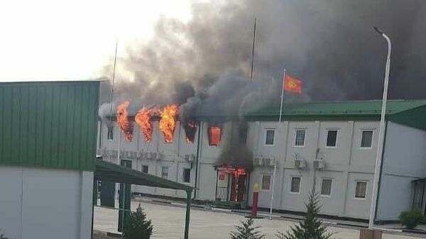 В Баткенской области горит погранзастава, сообщает @Sputnik_Kyrgyzstan - Sputnik Таджикистан