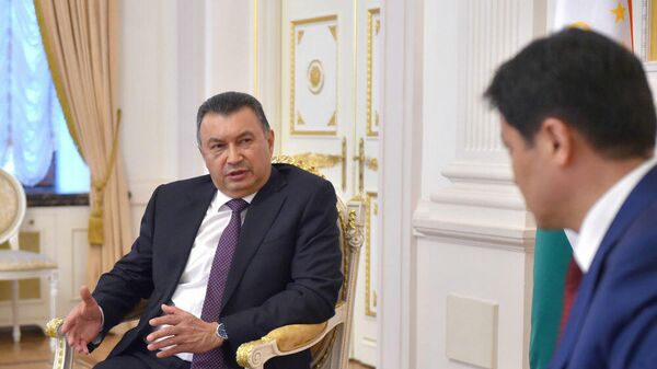 Незапланированная встреча премьер-министра Таджикистана Кохира Расулзода с премьер-министром Кыргызстана Улукбеком Мариповым - Sputnik Таджикистан