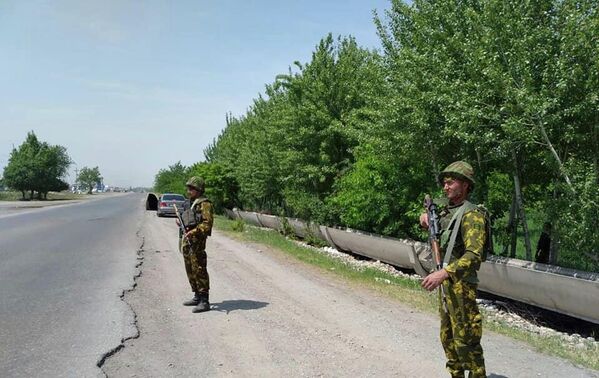 Все больше как таджикских, так и кыргызских военных стягивались к границе - Sputnik Таджикистан