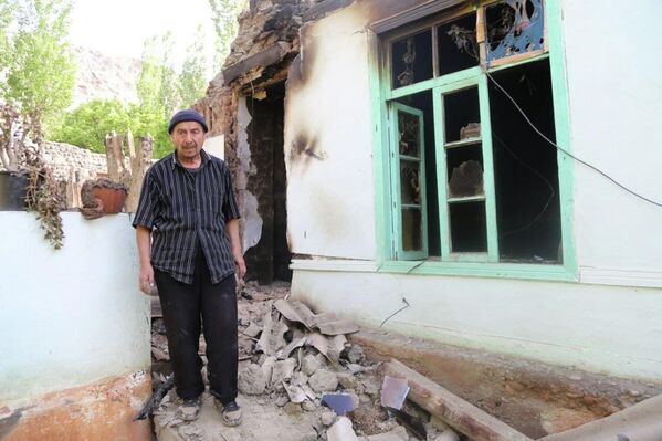 Сегодня многие дома разрушены в селах Ходжаи Аъло и Сомониён джамоата Чоркух города Исфара  - Sputnik Таджикистан