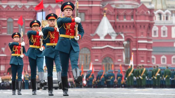 Военный парад, посвящённый 74-й годовщине Победы в Великой Отечественной войне - Sputnik Таджикистан