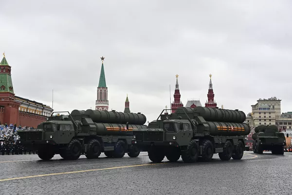 Системаҳои зиддимушакии С-400 &quot;Триумф&quot; дар паради низомӣ ба ифтихори 76-умин солгарди Ғалаба дар Ҷанги Бузурги Ватанӣ дар Маскав - Sputnik Тоҷикистон