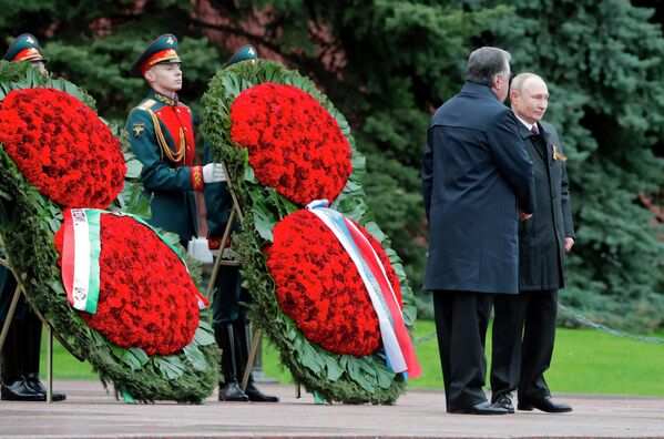 Президенты России и Таджикистана почтили память героев войны минутой молчания - Sputnik Таджикистан