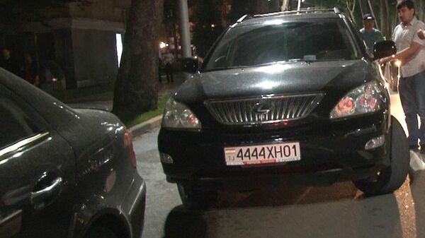 Один из задержанных автомобилей из-за беспорядков в Душанбе - Sputnik Тоҷикистон